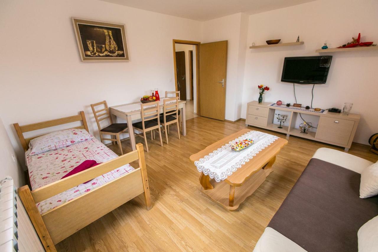 Apartament Amela *