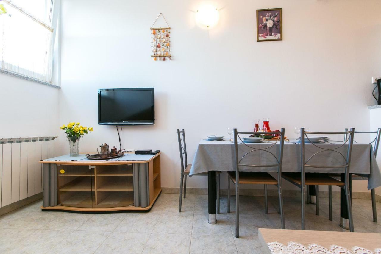 Apartment Amela Pula