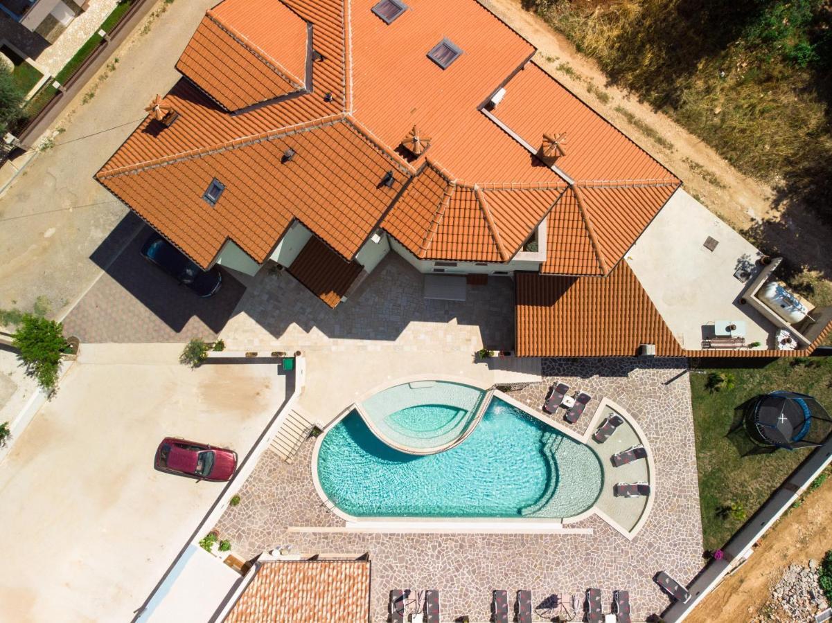 Amela Apartament *