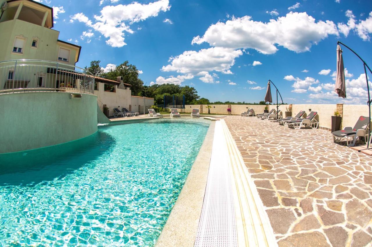 Apartment Amela Pula