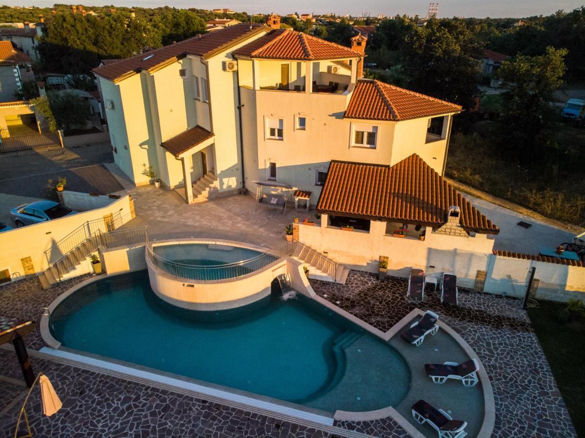 Amela Apartament *