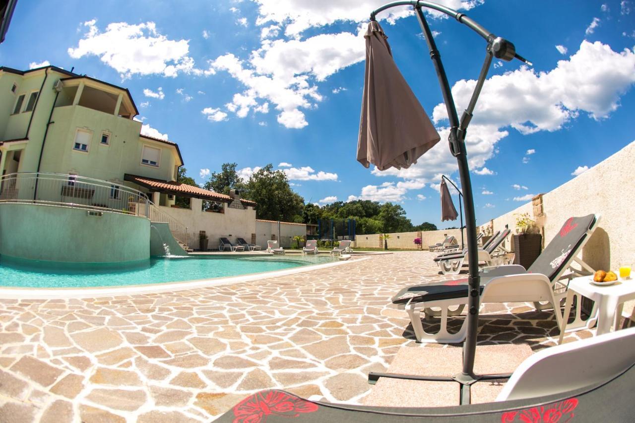 Amela Apartament *